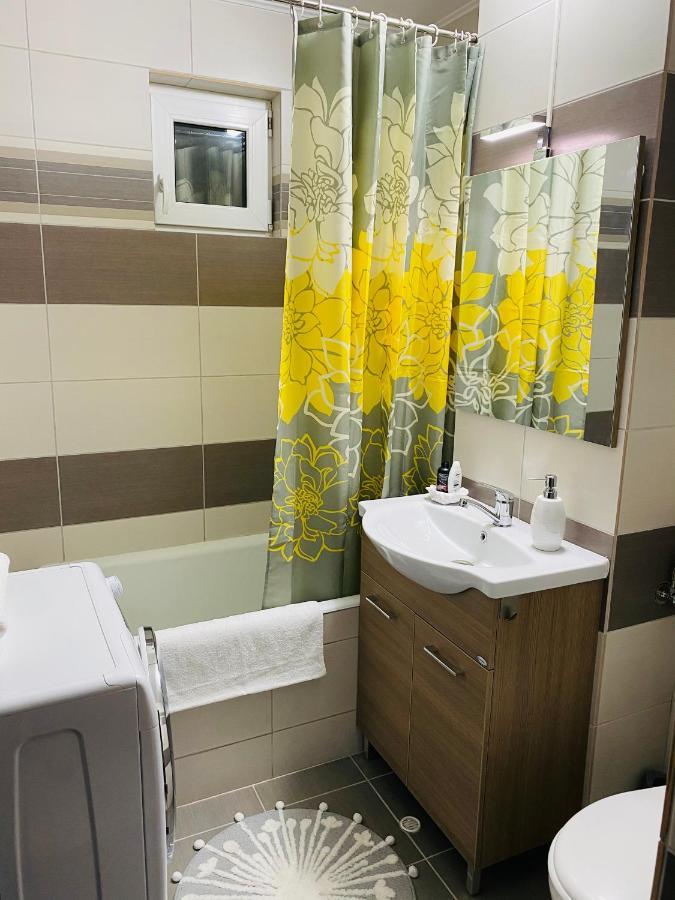 Sellada Apartament - Free Private Parking,Ac,Wi-Fi Nagykároly Kültér fotó
